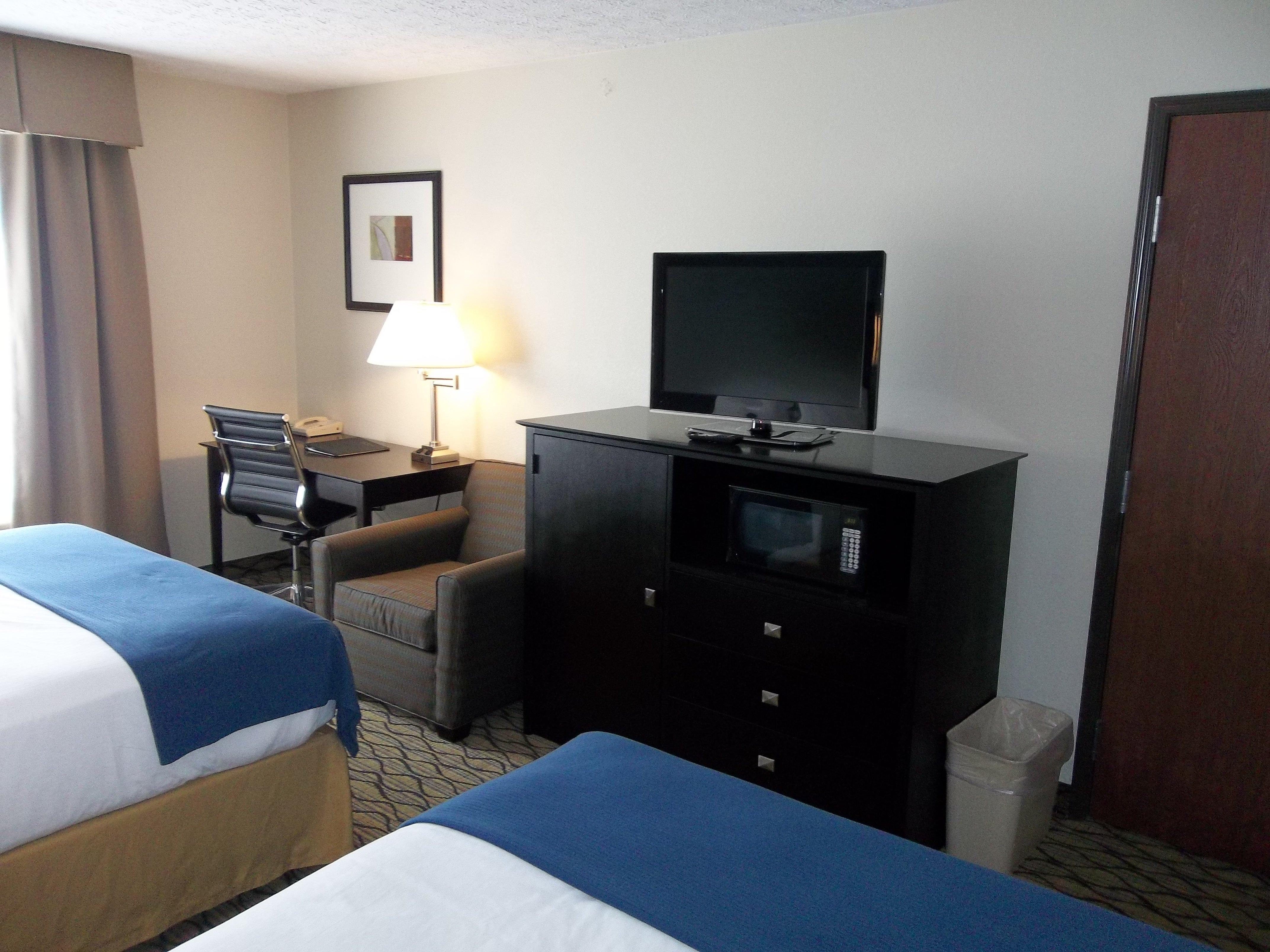 Holiday Inn Express Hotel & Suites Cadillac, An Ihg Hotel Екстер'єр фото