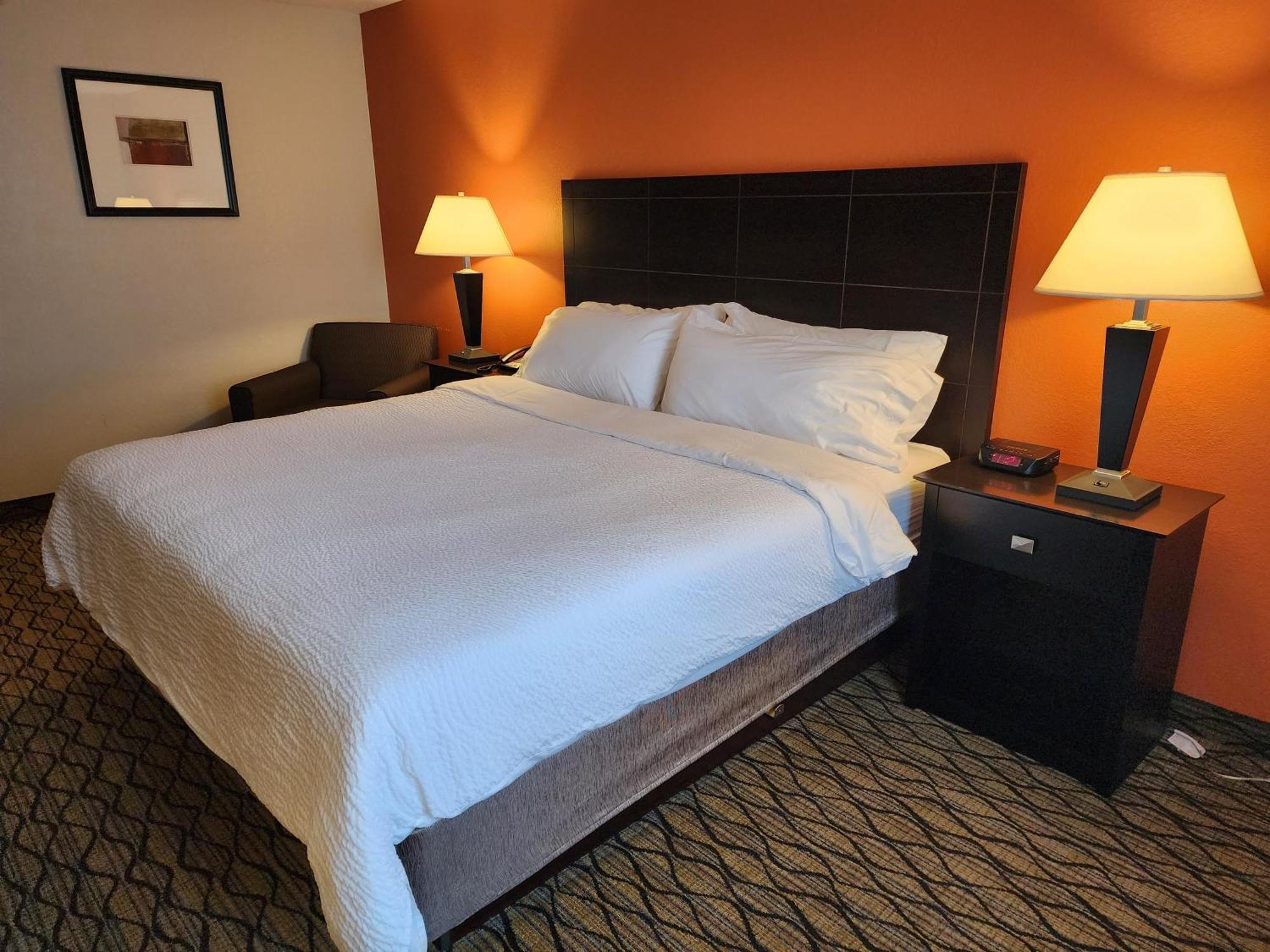 Holiday Inn Express Hotel & Suites Cadillac By Ihg Екстер'єр фото