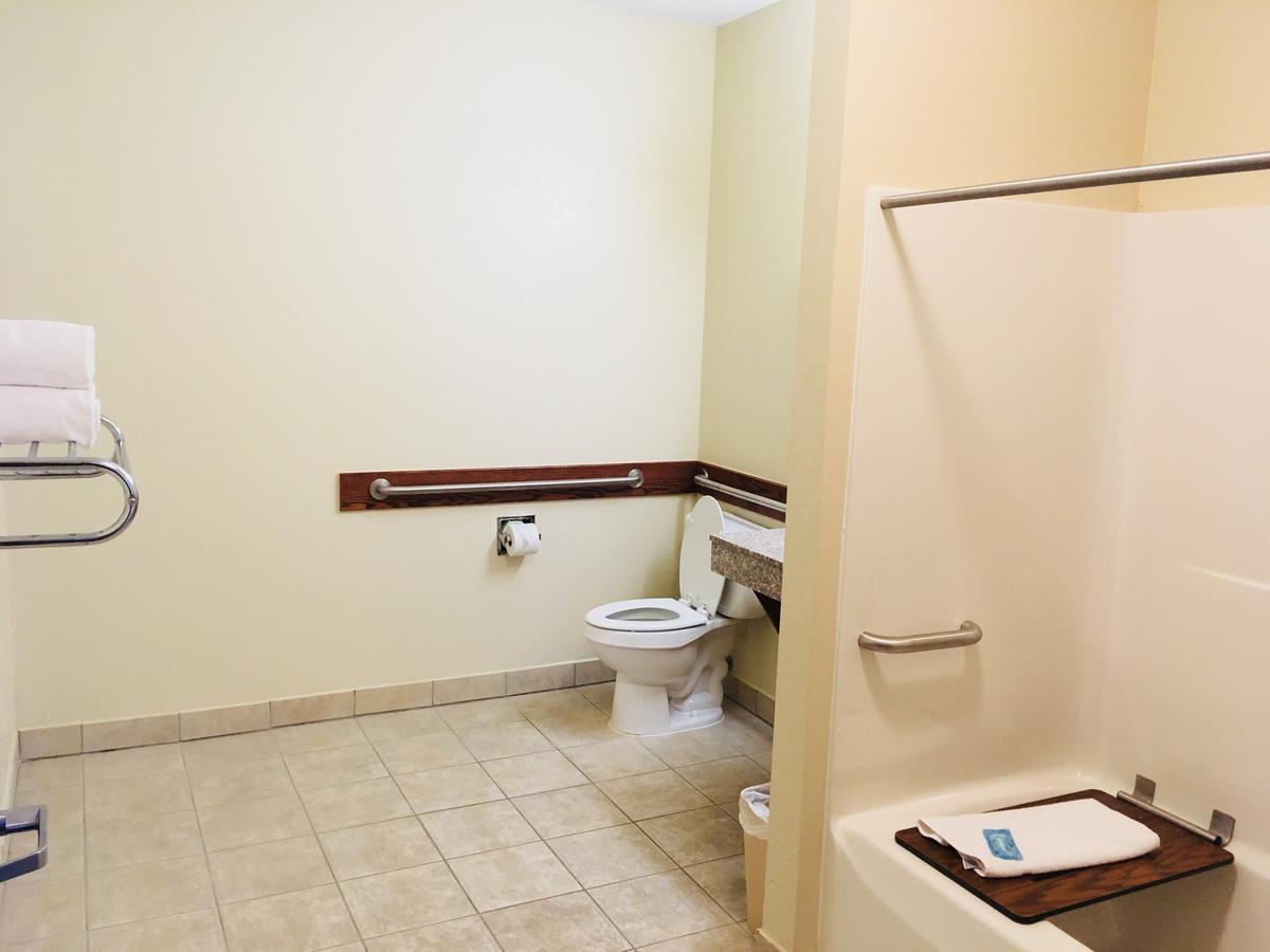 Holiday Inn Express Hotel & Suites Cadillac By Ihg Екстер'єр фото