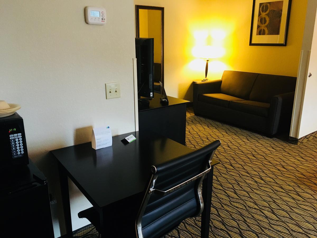 Holiday Inn Express Hotel & Suites Cadillac By Ihg Екстер'єр фото