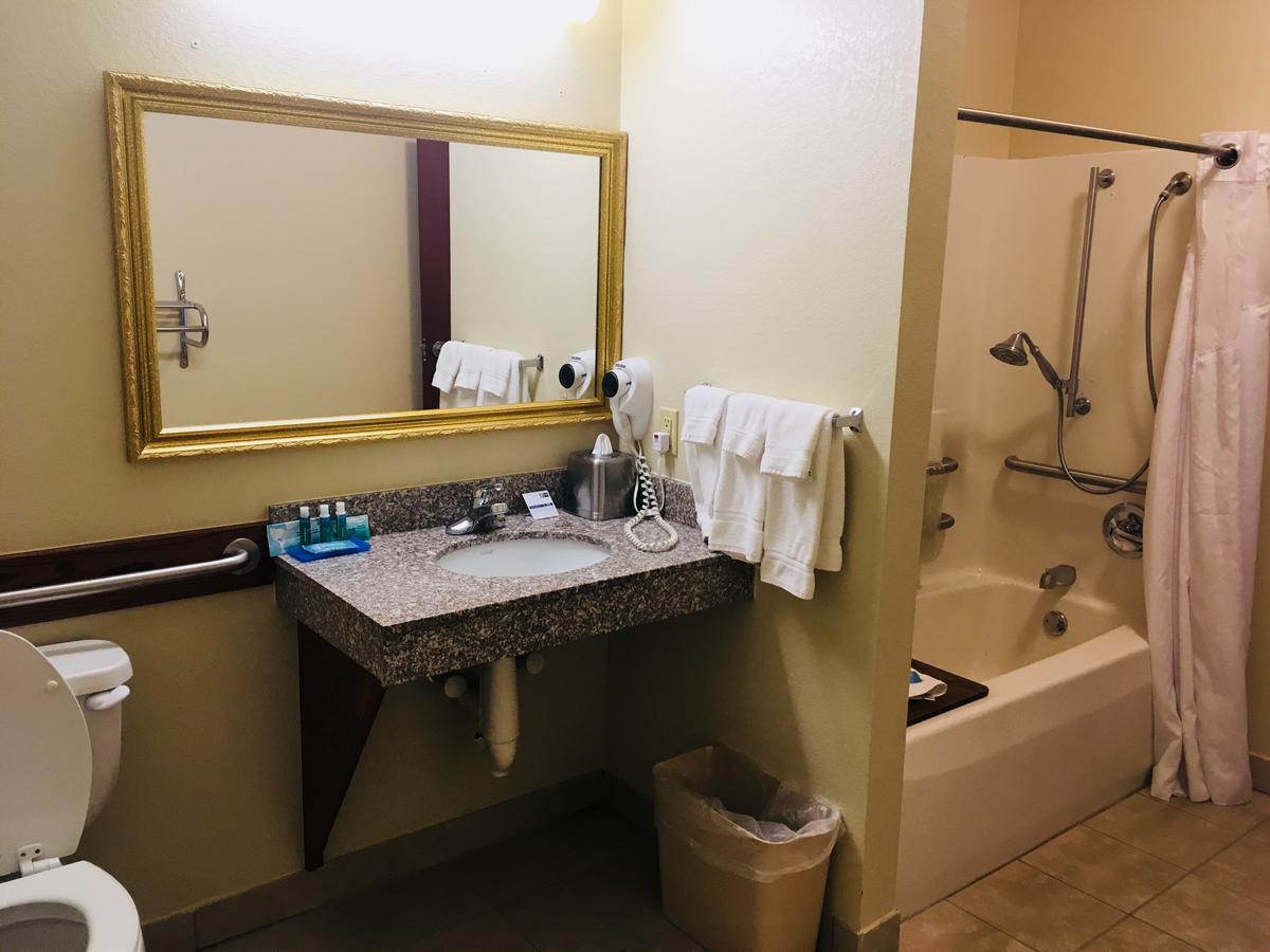 Holiday Inn Express Hotel & Suites Cadillac By Ihg Екстер'єр фото