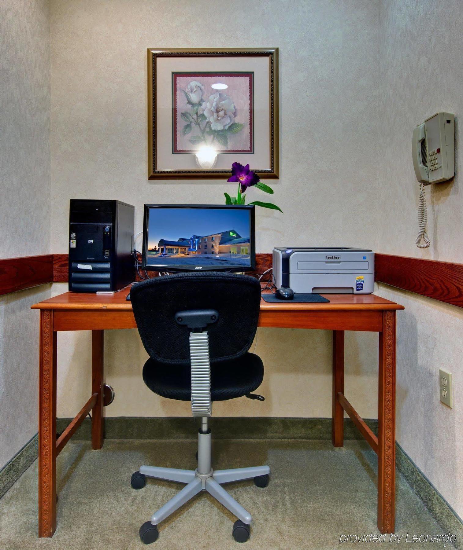 Holiday Inn Express Hotel & Suites Cadillac By Ihg Екстер'єр фото